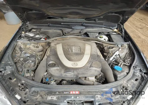 2011 Mercedes-Benz S 550 z USA, uszkodzony, nr VIN WDDNG7BB7BA404716